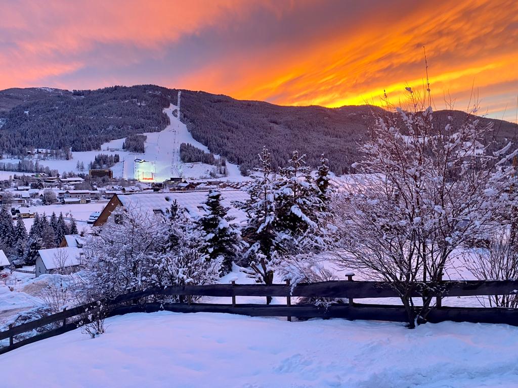 Abendrot über dem verschneiten Kreischberg