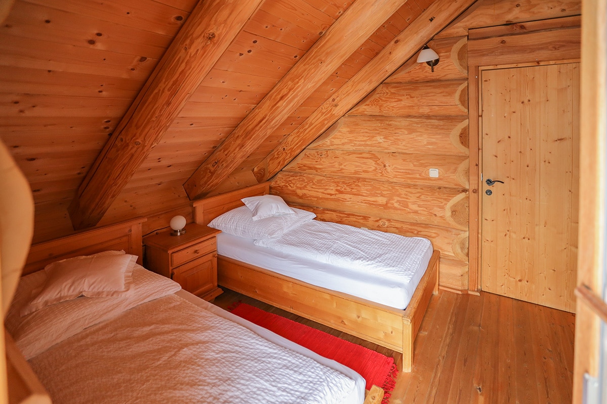 Schlafzimmer unter der Dachschräge
